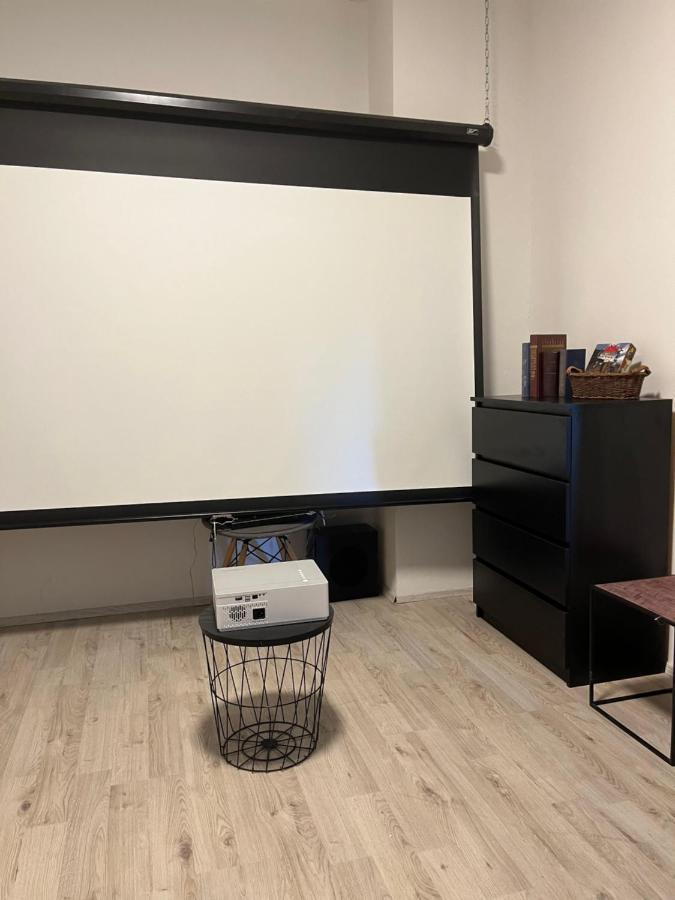 Large 3 Bedroom Apartment With City Skyline View Karlsbad Eksteriør billede